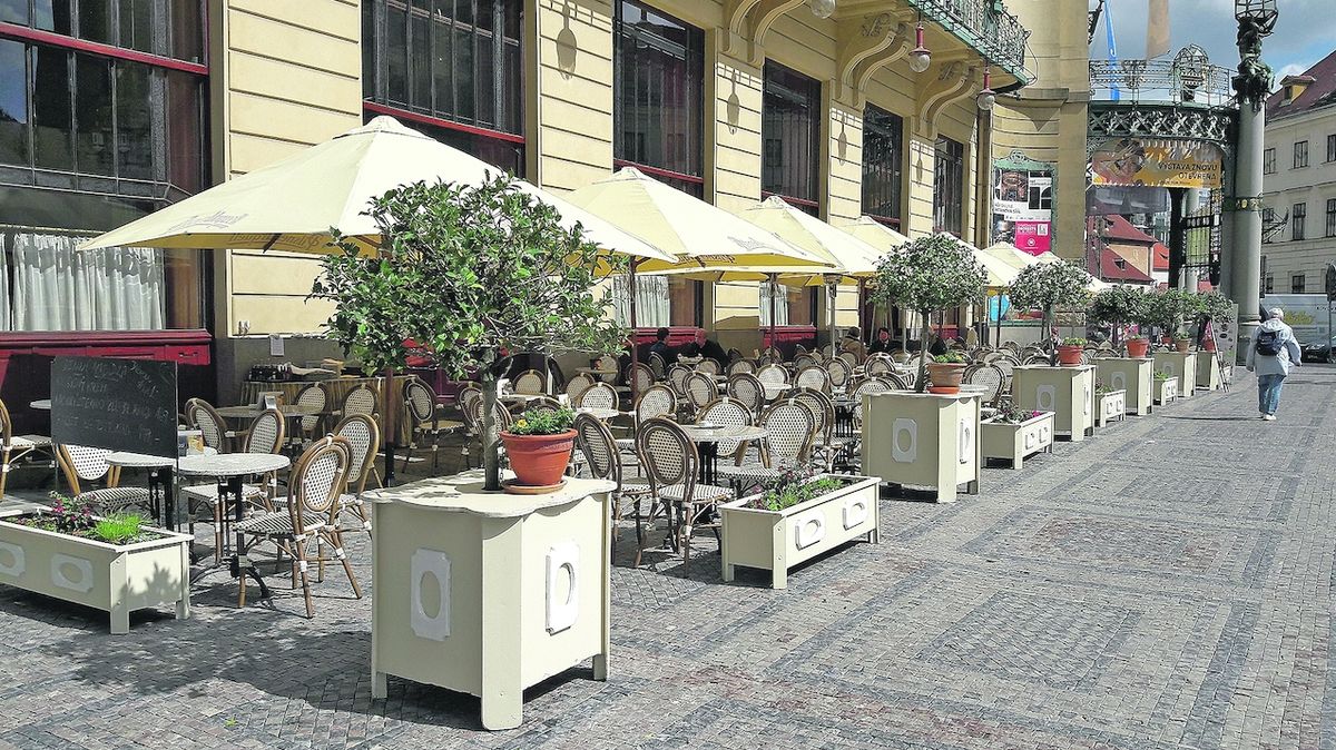 Praha zmenšuje rozlohu zahrádek restaurací